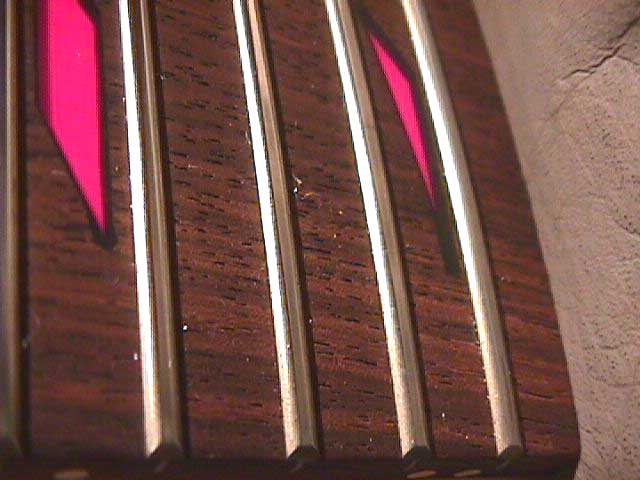frets.jpg (42841 bytes)
