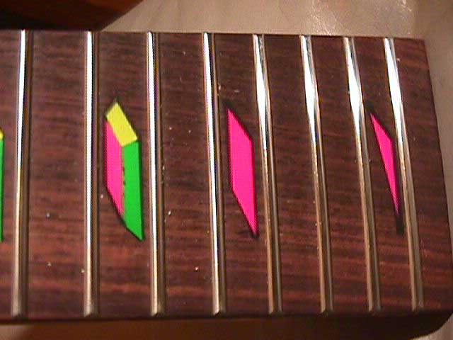 frets_compare.jpg (40772 bytes)