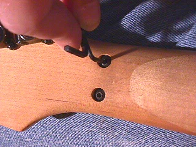 nut_tight.jpg (53000 bytes)